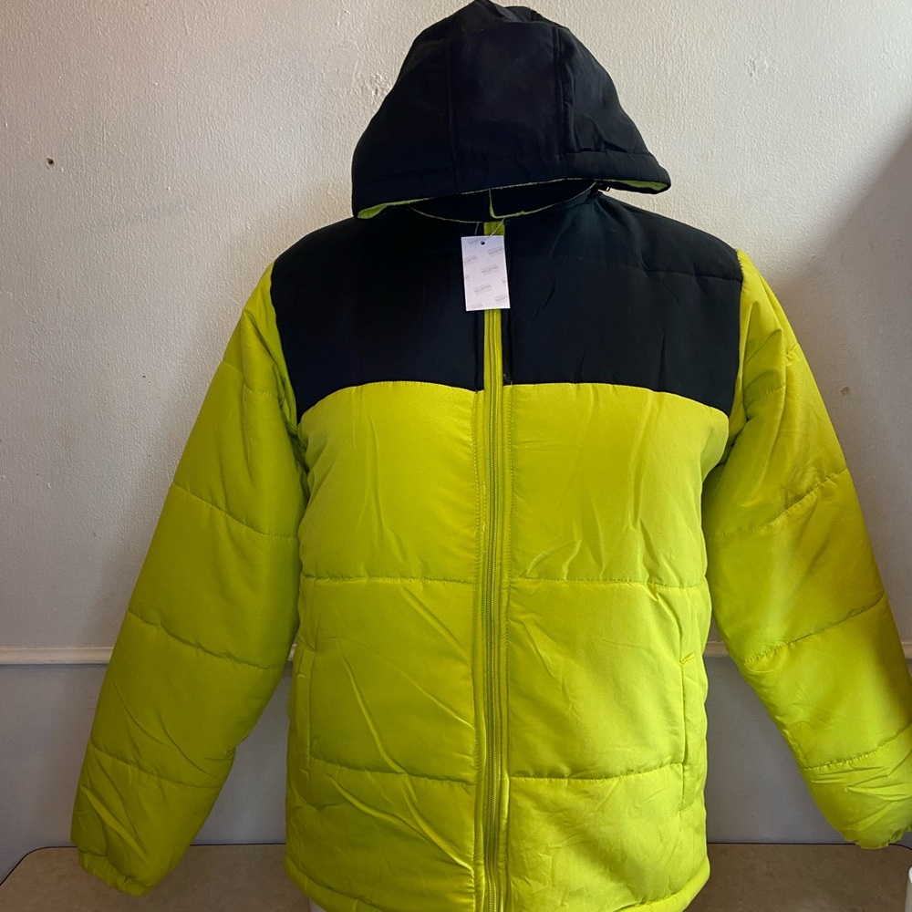 Green and black puffer coat Size - M